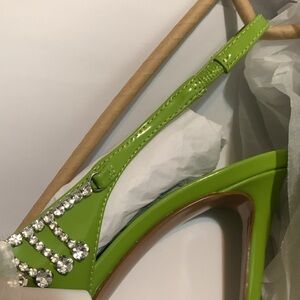 NWT Steve Madden Thrill Pumps